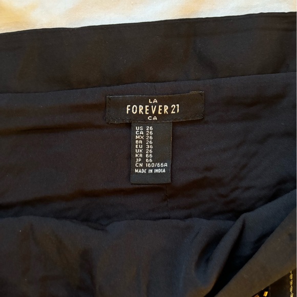 Beaded mini skirt - Picture 3 of 3